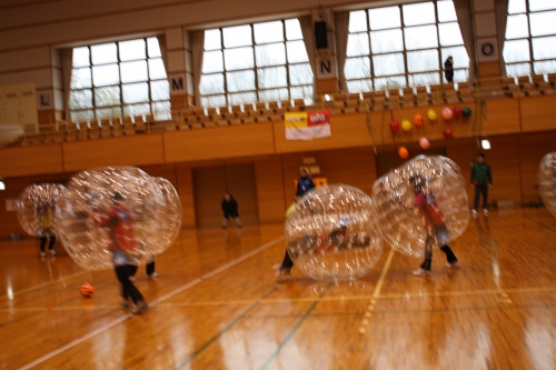 バブルサッカー体験会を実施しました。